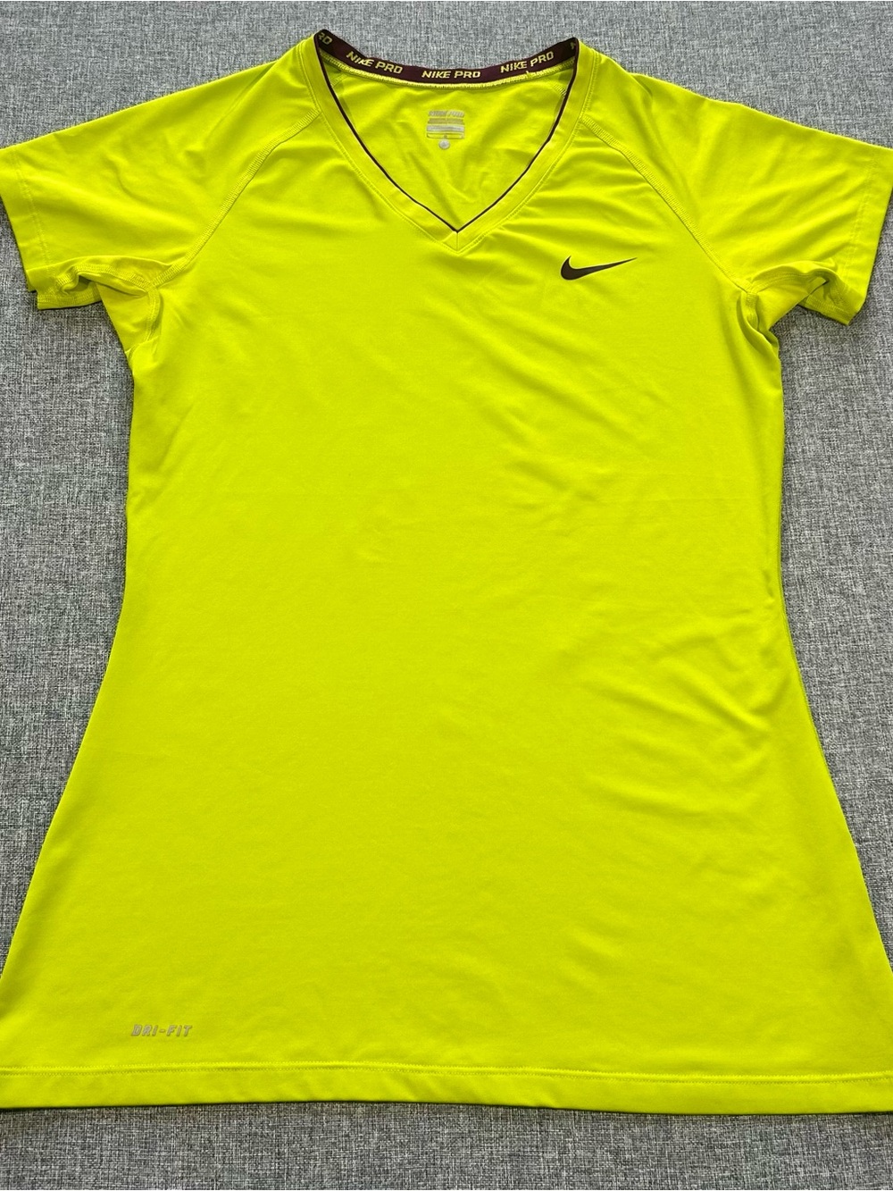 Nike L Neon Yellow V-Neck Short Sleeve Athletic Top